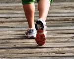 Đi bộ nhanh tốt hơn đi 10.000 bước/ngày