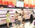 TP.HCM: Cận Tết siêu thị giảm giá mạnh, nhiều mặt hàng giảm đến 70%