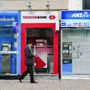 Người Việt gia tăng sử dụng thẻ ngân hàng