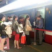 Ga Sài Gòn ‘mở đường’ cho hành khách lên tàu
