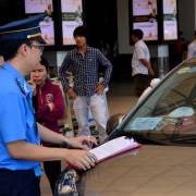 Phạt ôtô dừng quá 3 phút trong sân bay Tân Sơn Nhất