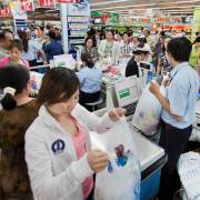 Một loạt siêu thị tăng giờ phục vụ Tết