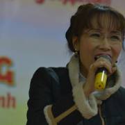 Nữ CEO VietJet Air hát tặng người nghèo
