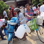 Bến Tre: Cứu trợ khẩn cấp nước uống cho hơn 800 hộ nghèo vùng hạn, mặn
