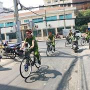 Cảnh sát khu vực TPHCM đi tuần bằng xe đạp cho thân thiện