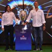 Ruud Gullit, Carles Puyol và cúp UEFA Champions League đến Việt Nam