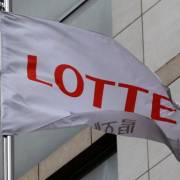 Các công tố viên bất ngờ lục soát văn phòng Lotte Group
