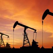 Giá dầu thế giới xuống mức thấp nhất trong vòng 3 tháng qua