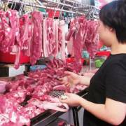 Thịt sạch khó ra thị trường vì bị các tiểu thương o ép