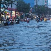 Chạy lụt ở Sài Gòn