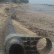 Ngư dân Nghệ An vớt được đường ống ‘khủng’ dưới biển