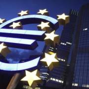 Fed, ECB phát đi tín hiệu sẽ thay đổi một số chính sách tiền tệ