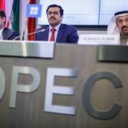 Các nước ngoài OPEC đồng ý cắt giảm 558.000 thùng dầu/ngày