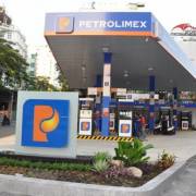 Petrolimex giảm lợi nhuận dù giá xăng tăng cao