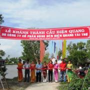 Điện Quang xây thêm một cây cầu cho học sinh Cà Mau