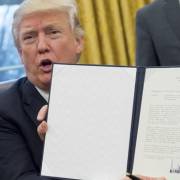 Ông Donald Trump chính thức ký sắc lệnh rút khỏi Hiệp định TPP