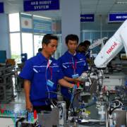 Nhật Bản lập xưởng dạy chế tạo robot cho TPHCM