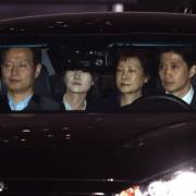 Cựu Tổng thống Park Geun-hye bị bắt giữ