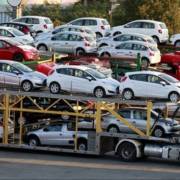 Giá xe hơi nhập khẩu trung bình chỉ còn 200 triệu đồng