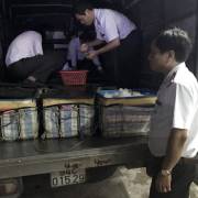 Bạc Liêu: Bắt xe tải chở gần 430 kg tôm nghi bơm tạp chất