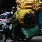 ADB: Việt Nam đối mặt rủi ro tụt hậu lớn