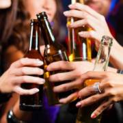 Bộ trưởng Y tế đề xuất cấm bán rượu bia trong quán karaoke