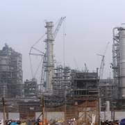Chưa đi vào hoạt động, nhà máy lọc dầu Nghi Sơn đã có nguy cơ phải bù lỗ 2 tỷ USD