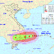 Bão số 12 gây sóng biển cao 8m, Nam Trung Bộ đang có mưa rất to