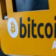 Bitcoin giảm giá mạnh, sàn giao dịch đóng cửa