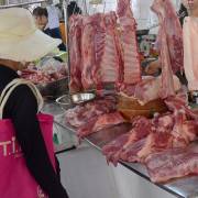 Chợ bẩn, thịt khó sạch