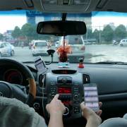Bộ GTVT đề xuất ‘cởi trói’ cho taxi, ‘siết’ Uber và Grab