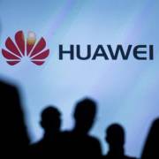 FBI, CIA cảnh báo dân Mỹ không mua điện thoại Huawei, TZE