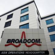 Tổng thống Donald Trump chặn thương vụ Broadcom mua Qualcomm