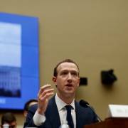 Zuckerberg bảo vệ mô hình kinh doanh của Facebook