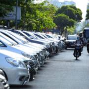 TP.HCM lùi thời hạn thu phí đậu xe dưới lòng đường