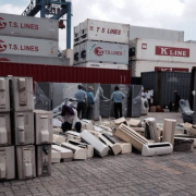 TP.HCM: Cảng vẫn ùn tắc vì các container phế liệu đổ về