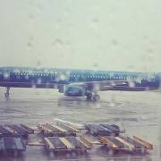 Hủy hàng loạt chuyến bay đến miền Trung do ảnh hưởng bão Sơn Tinh