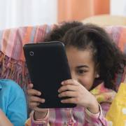 Dùng smartphone nhiều, trẻ dễ rối loạn tăng động