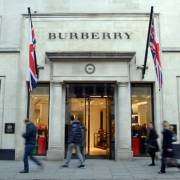 Burberry ngưng thiêu hủy hàng tồn trước chỉ trích gây ô nhiễm
