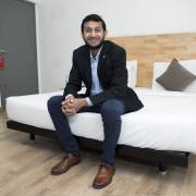Startup đặt phòng của ‘anh chàng bỏ học đi du lịch’ gọi được 1 tỷ USD