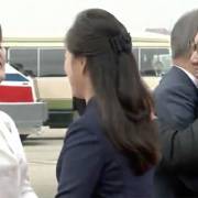 Ông Kim Jong-un bất ngờ ra tận sân bay đón Tổng thống Hàn Quốc