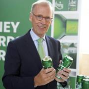 Carlsberg thay nhựa kết gói 6 lon bia bằng keo