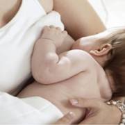 Sữa mẹ giúp trẻ sinh non phát triển não bộ