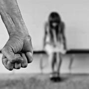Trẻ trong vòng xoáy của bạo lực gia đình
