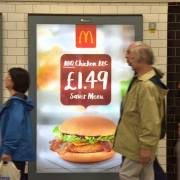Sợ họa béo phì, London loại bỏ quảng cáo ‘thực phẩm rác’