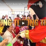 [Video] Đến Hội chợ HVNCLC Buôn Ma Thuột thưởng thức gà nướng cơm lam
