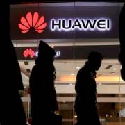 Nhật Bản loại Huawei, ZTE khỏi hợp đồng mua sắm chính phủ