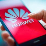 Công an Gia Lai bác tin được tặng điện thoại Huawei