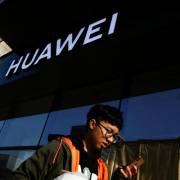 Nhiều cửa hàng điện tử ở Singapore từ chối mua lại smartphone Huawei