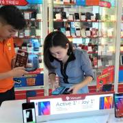 Smartphone Việt: ra đi chưa tính ngày lấy vé ‘khứ hồi’